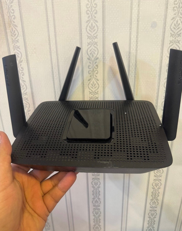 روتر Linksys 01839 نمای جانبی - هلدینگ حلاج