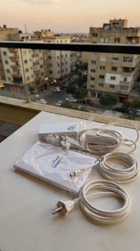 مودم CPE Max 5 H352-381 نمای پشت - هلدینگ حلاج